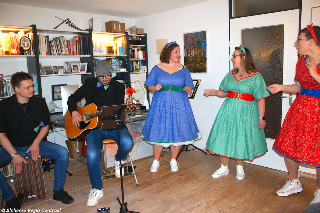 The Jabber Sisters tijdens Gluren bij de Buren, 1 februari 2026
